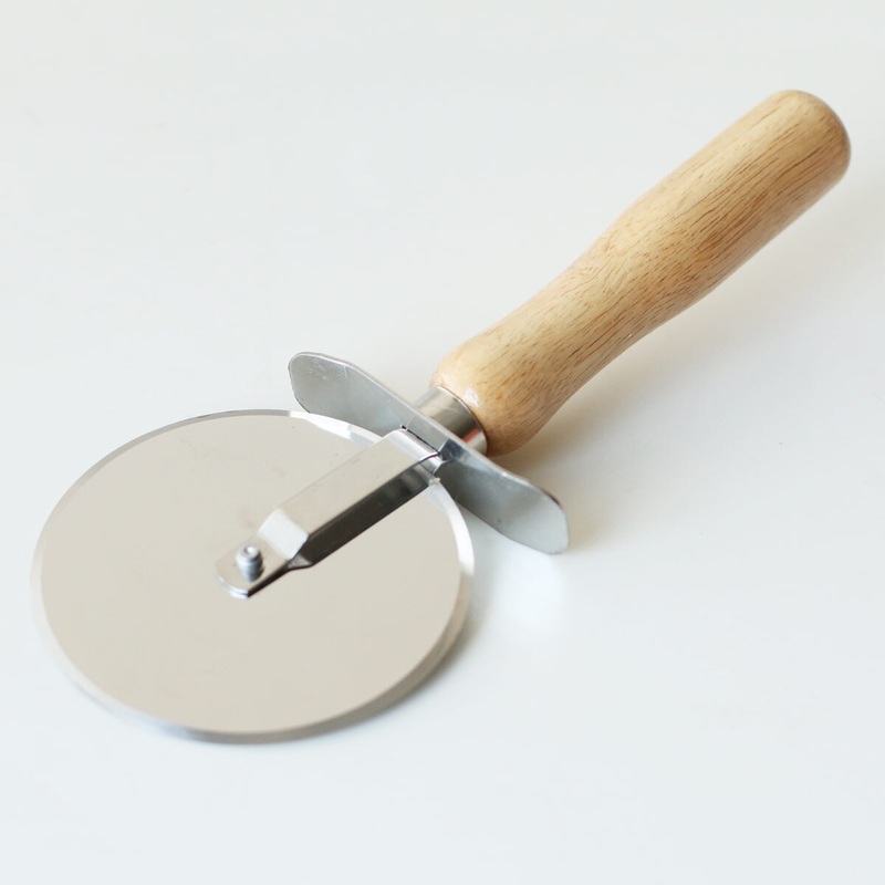 Pizza Cutter with Wooden Handle - 4"