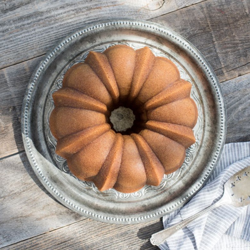 10-15 Cup Anniversary Bundt Pan - Gold