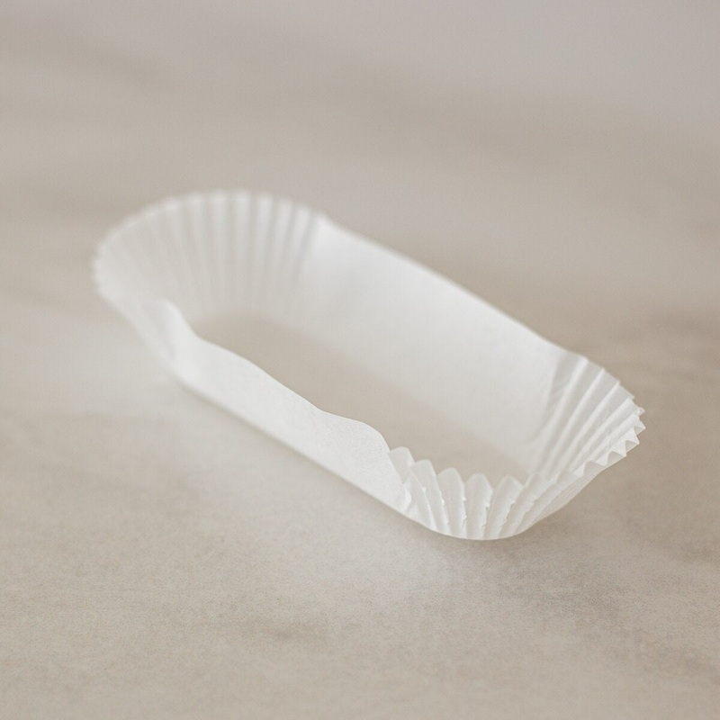 Eclair Tray 4-1/2 x 1-1/4 x 1 - 500 Count