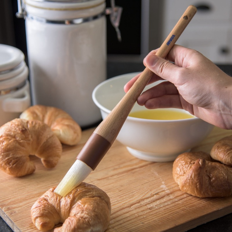 Carlisle 4040000 Sparta Chef Series Round Pastry Brush with 1"Dia. Nylon Bristles & Wood Handle